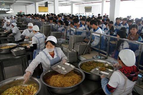 學(xué)校食堂承包這個(gè)近乎被壟斷的賺錢生意，如今卻“開不下去”？